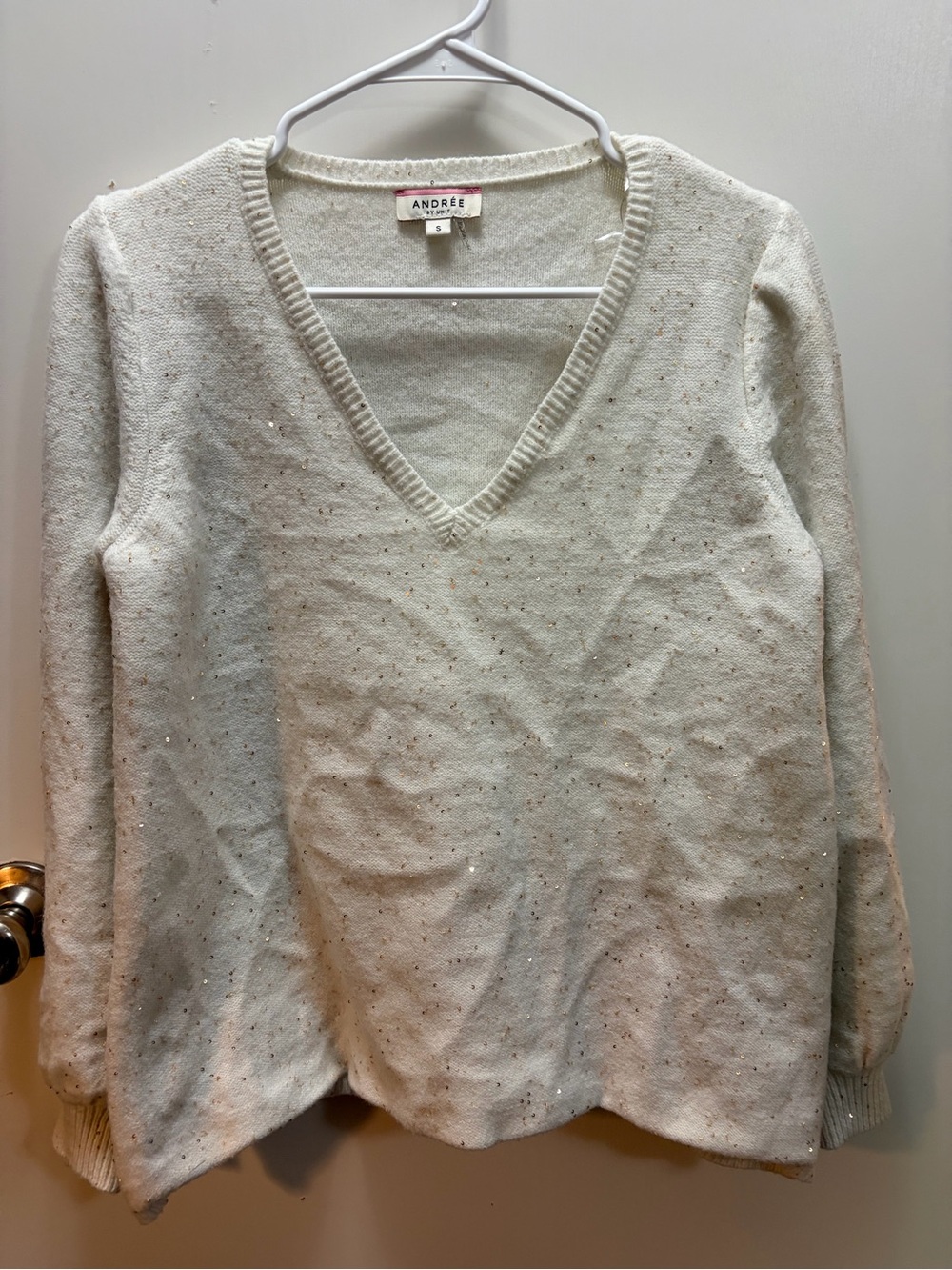 ANDREE BY UNIT Cream V-Neck Sweater with Subtle Sparkle